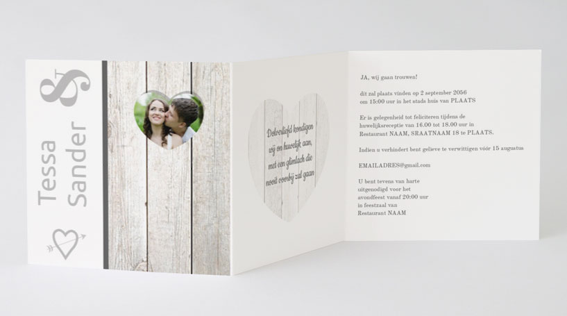 3-luik trouwkaart met foto in hartje op hout
